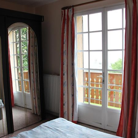 Holiday home Maison de la litiére Pugny-Chatenod Chambre photo